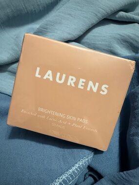 Laurens Brightening Skin Pads - Peach Box